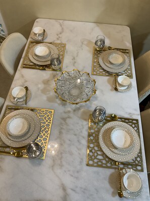 In-room dining - Dubai Marina Elite Residences Retreat (Dubai)