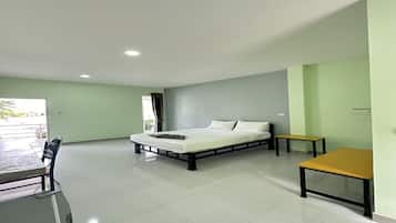 Escritorio, wifi gratis y ropa de cama