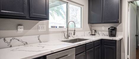 Mikrowelle, Ofen, Herdplatte, Geschirrspüler