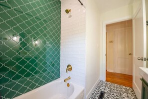 Bathroom - Cottage @ Midtown - Central Location! (Duplex) (Tallahassee)