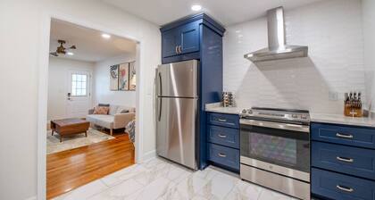 Cottage @ Midtown - Central Location! (Duplex)