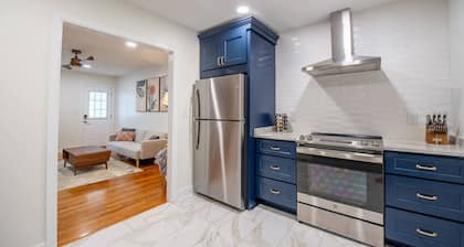 Cottage @ Midtown - Central Location! (2)