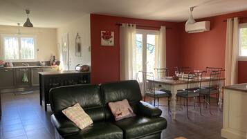 Smart-tv en een open haard