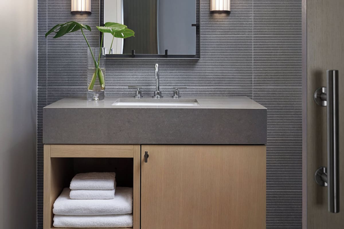 套房 (Penthouse) | 義大利 Frette 床單、高級寢具、迷你吧、客房內保險箱