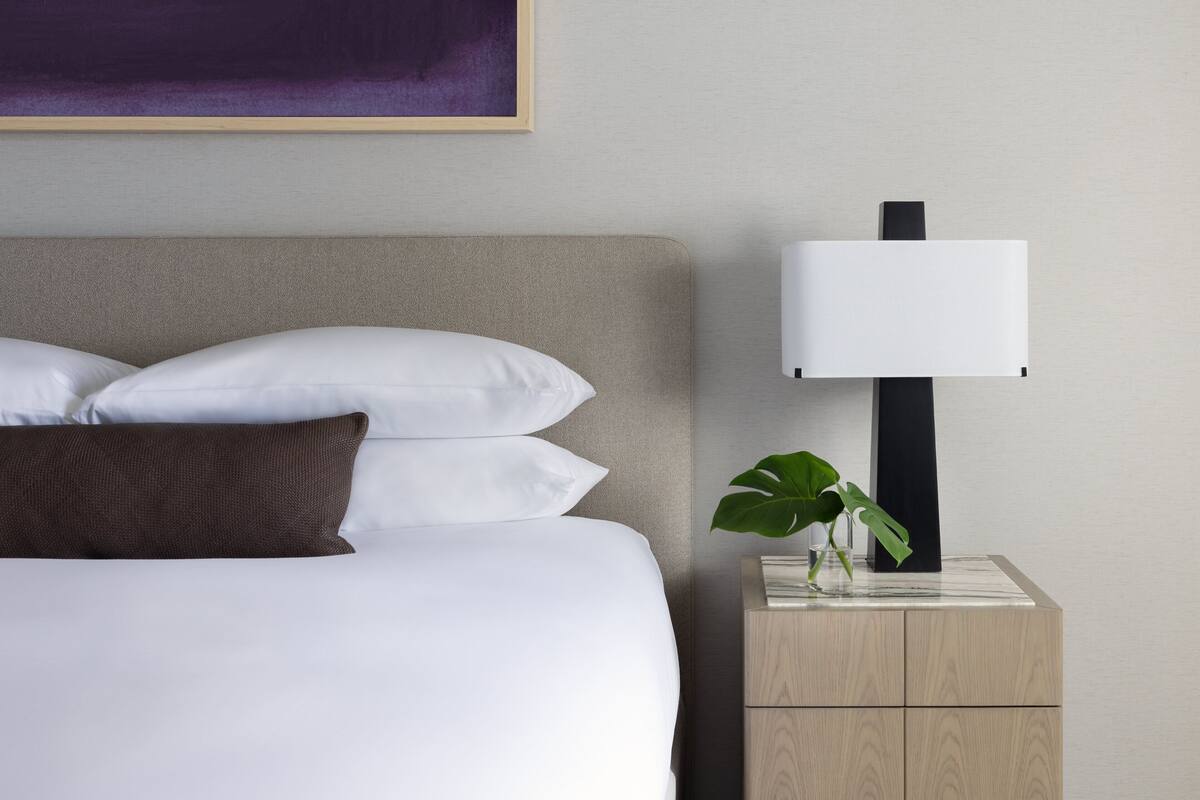 義大利 Frette 床單、高級寢具、迷你吧、客房內保險箱