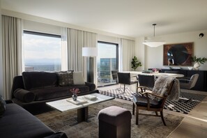 ห้องเพรสซิเดนเชียลสวีท | ผ้าปูที่นอน Frette จากอิตาลี, เครื่องนอนระดับพรีเมียม, มินิบาร์