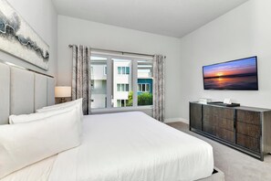 3 bedrooms, in-room safe, iron/ironing board, travel cot
