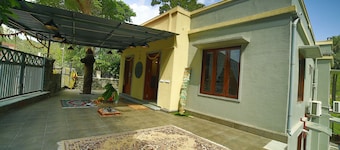 Cozy Bungalow amidst the green jungles