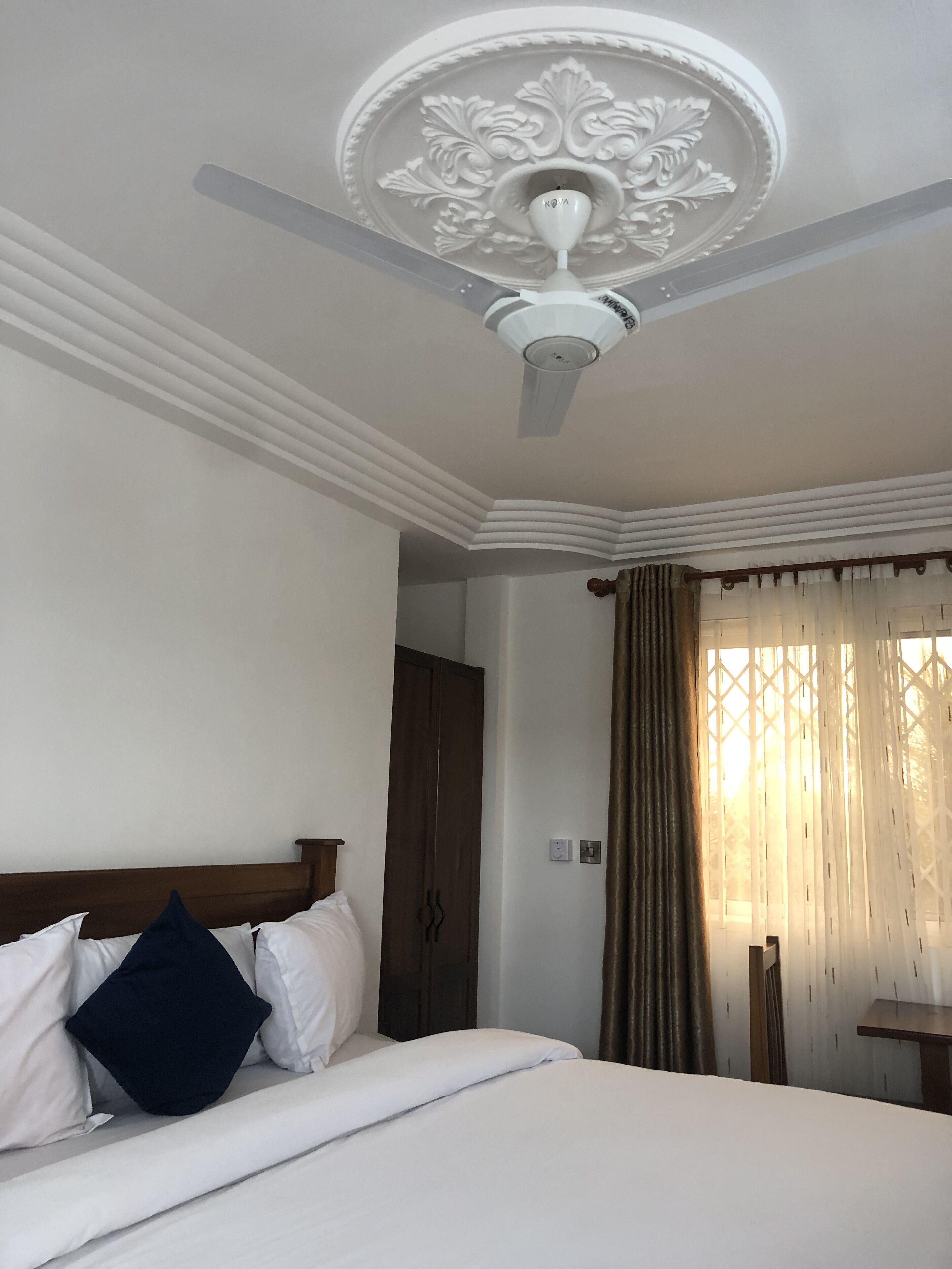 Desk, soundproofing, free WiFi