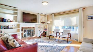 House (4 Bedrooms) | Front of property