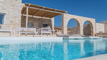 3 piscinas externas, espreguiçadeiras