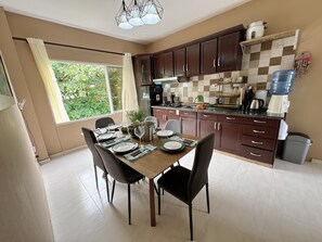 Kochgeschirr/Geschirr/Besteck