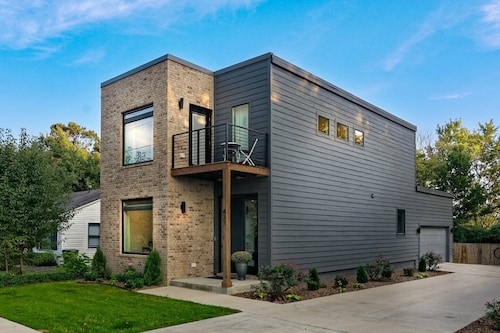 Clarkwood | 1.5 Miles From DT & UofA