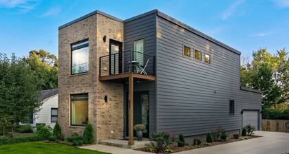 Clarkwood | 1.5 Miles From DT & UofA