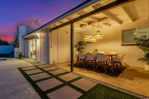 Outdoor dining - The Melrose @ ASU|Pool|Firepit (Tempe)