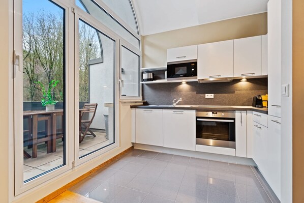 Fridge, microwave, oven, stovetop - Stylish 2BR with Patio & Parking Near City Center (Luxembourg)