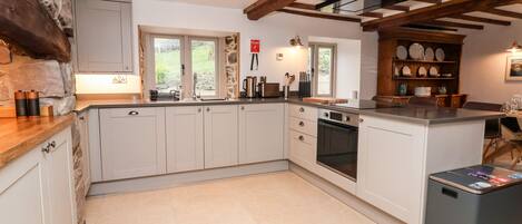 Refrigerador, lavavajillas, tetera/pava eléctrica, tostadora