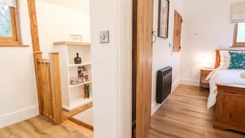 2 bedrooms, individually decorated, individually furnished, free WiFi