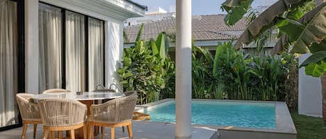 Three Bedroom Villa | Seprai premium, selimut bulu angsa, busa memori, dan minibar