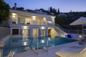 Outdoor pool - Villa Theretro, overlooking the Ionian Pelagus and Lefkas city (Lefkada)