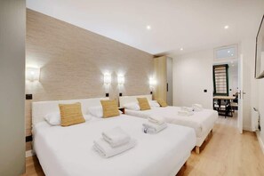 3 habitaciones, escritorio, tabla de planchar con plancha y wifi 