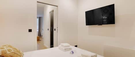 3 Schlafzimmer, Schreibtisch, BĂŒgeleisen/BĂŒgelbrett, WLAN