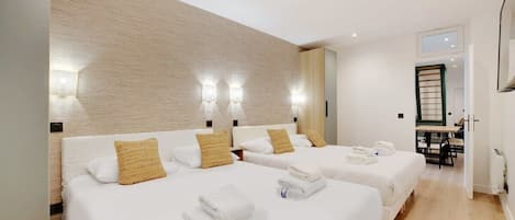 3 habitaciones, escritorio, tabla de planchar con plancha y wifi