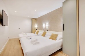 3 Schlafzimmer, Schreibtisch, Bügeleisen/Bügelbrett, WLAN