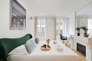 4 Schlafzimmer, Schreibtisch, Bügeleisen/Bügelbrett, WLAN