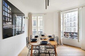 Dining - Renovated and modern 4BD for 12 guests! (Paris)