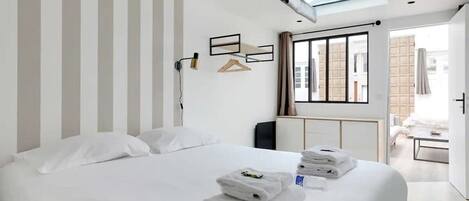 3 dormitorios, escritorio, tabla de planchar con plancha y wifi