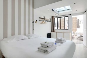 3 habitaciones, escritorio, tabla de planchar con plancha y wifi