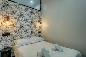 4 bedrooms, desk, iron/ironing board, WiFi