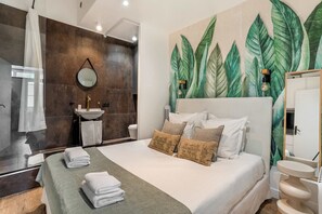 4 bedrooms, desk, iron/ironing board, WiFi