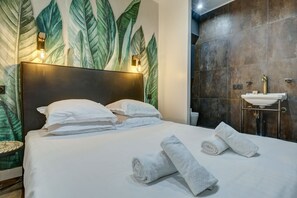 2 bedrooms, desk, iron/ironing board, WiFi - Comfortable 2BD/2BTH by Gare de Lyon! (Paris)