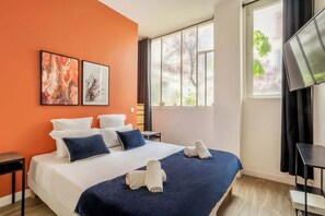 3 bedrooms, desk, iron/ironing board, WiFi - Bastille Voltaire with garden 3BD for 8 guests (Paris)