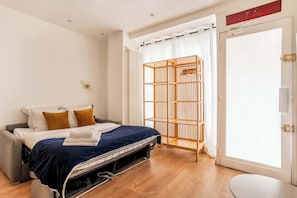 2 habitaciones, escritorio, tabla de planchar con plancha y wifi 