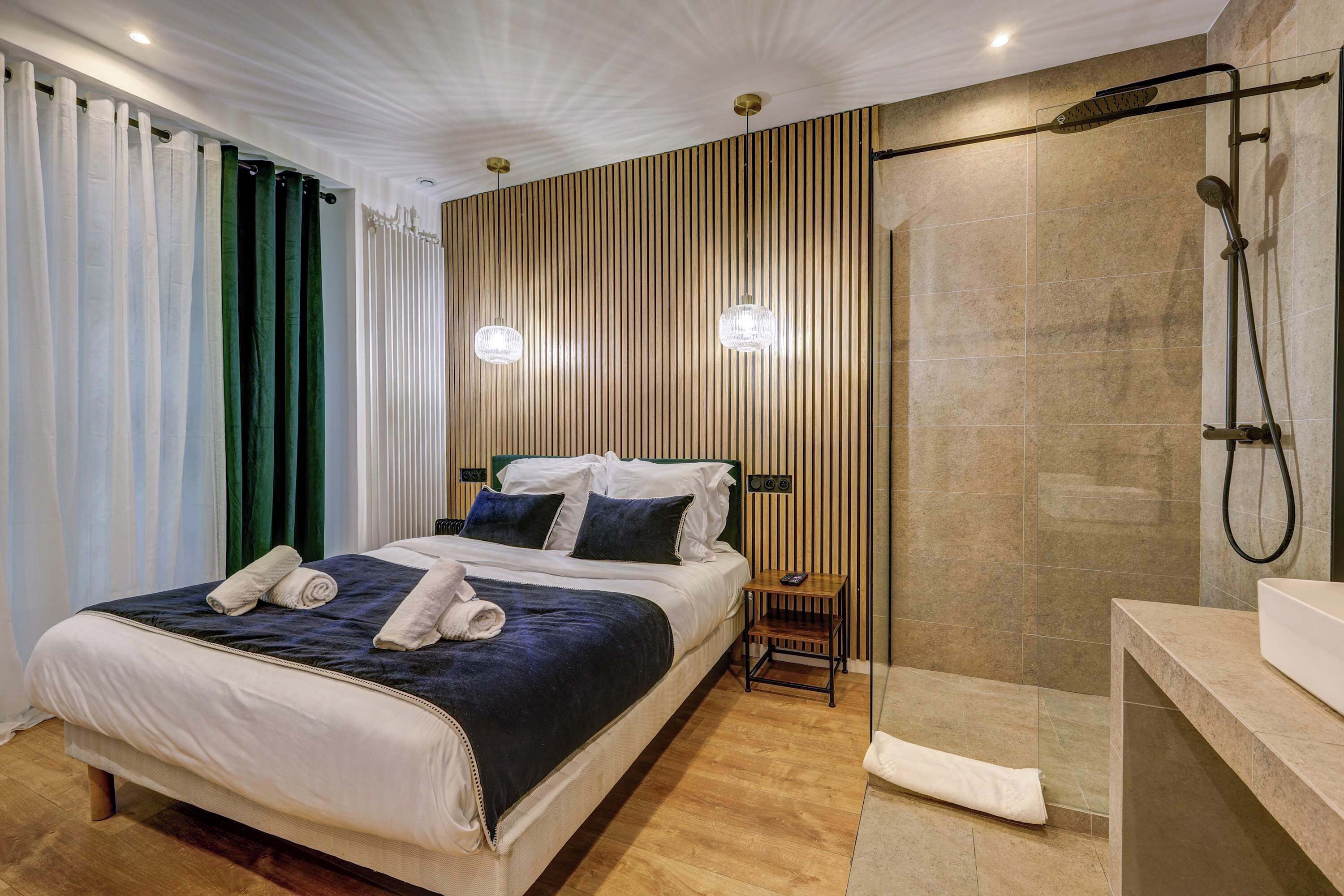 2 soverom, skrivebord, strykejern/-brett og wi-fi