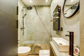 Shower, hair dryer, towels - Sacré-Coeur - Montmartre modern and renovated (Paris)