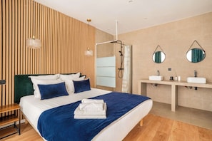 2 habitaciones, escritorio, tabla de planchar con plancha y wifi 