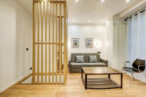 Interior - Sacré-Coeur - Montmartre modern and renovated (Paris)