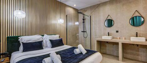 2 habitaciones, escritorio, tabla de planchar con plancha y wifi