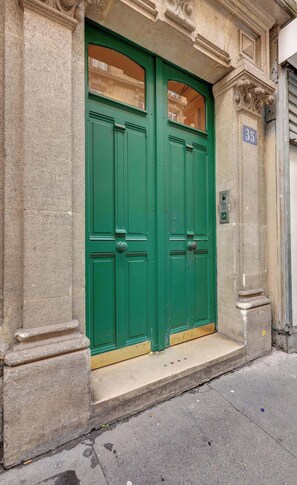 Exterior detail - Cozy and modern next to Sacré-Coeur (Paris)