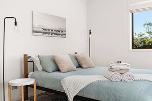 1 bedroom, WiFi, bed sheets - Studio 38 by Tiny Away (Myocum)