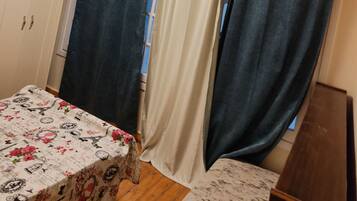 2 slaapkamers, een strijkplank/strijkijzer, wifi, beddengoed