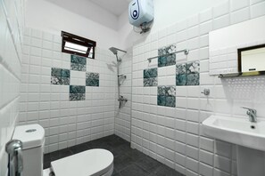 Shower, hair dryer, bidet, towels - Sea Yo Villa - Hikkaduwa (Hikkaduwa)