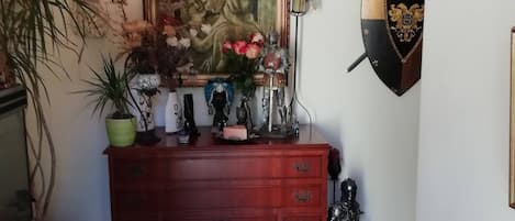 Room, 1 Bedroom, Balcony, City View | Interior