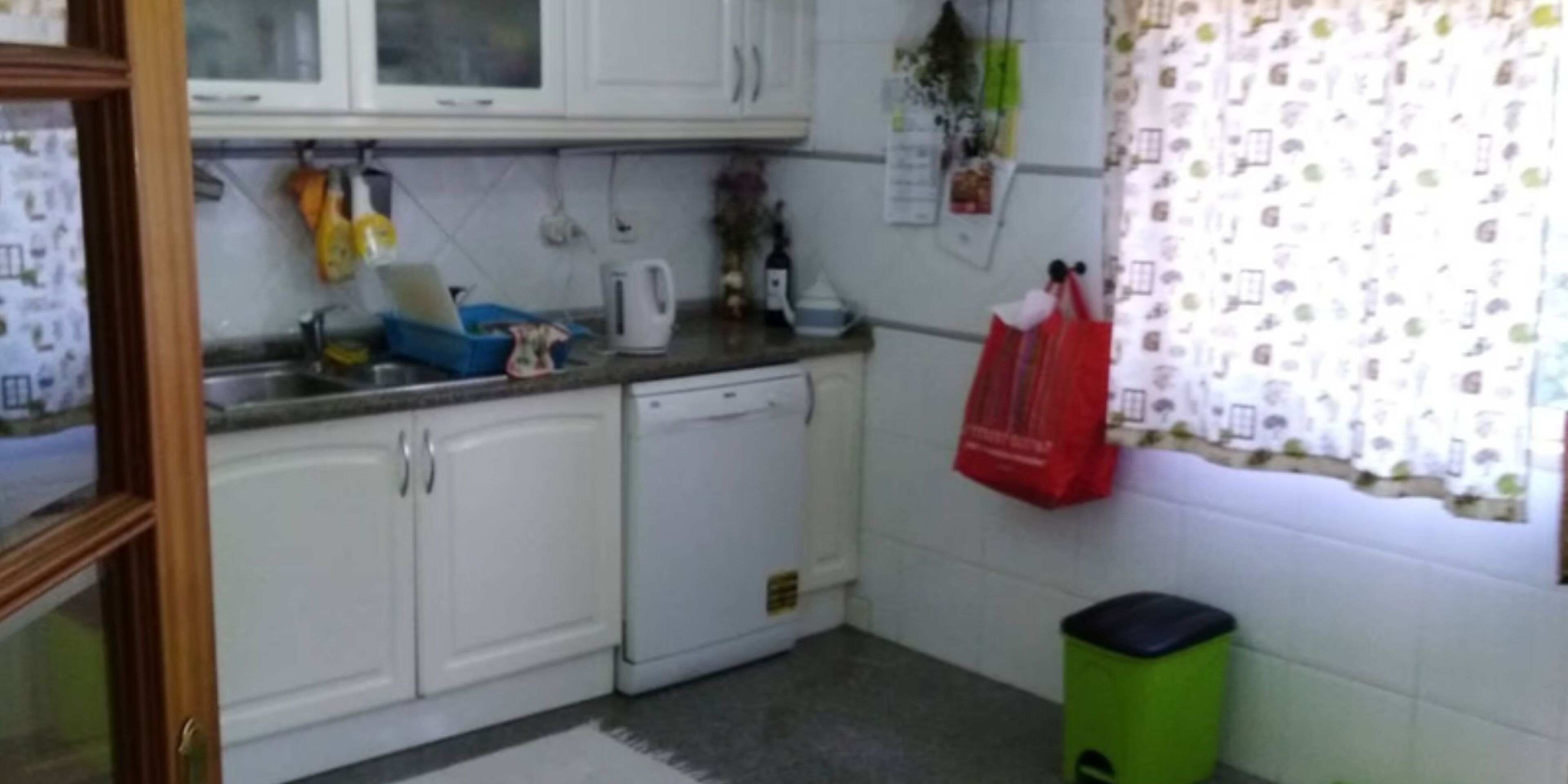 Quarto, 1 quarto, sacada, vista para a cidade | Cozinha privada