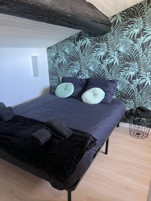 1 bedroom, iron/ironing board, free WiFi, bed sheets - Le Petit Mistral (Valréas)