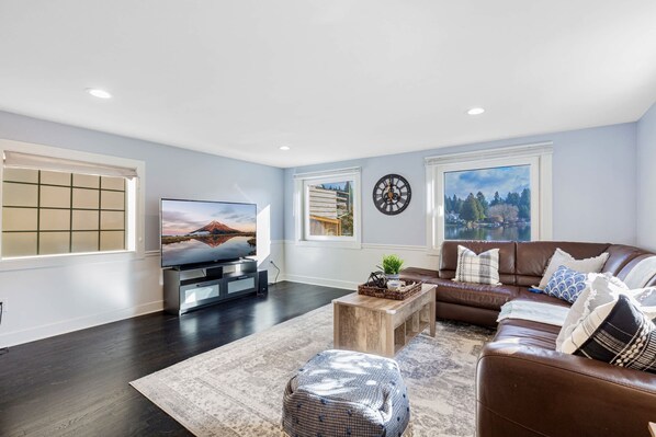 Televisión y oficina 